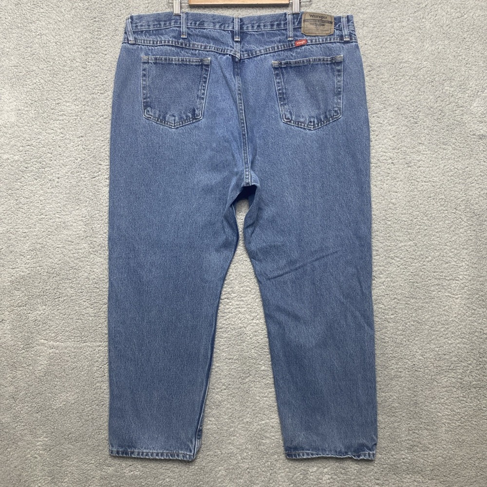 Wrangler Jeans Men 42x30 Blue Denim 100% Cotton Straight Med  Wash Cowboy - Picture 2 of 12
